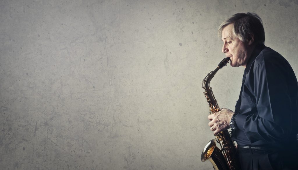 Mann som spiller jazz