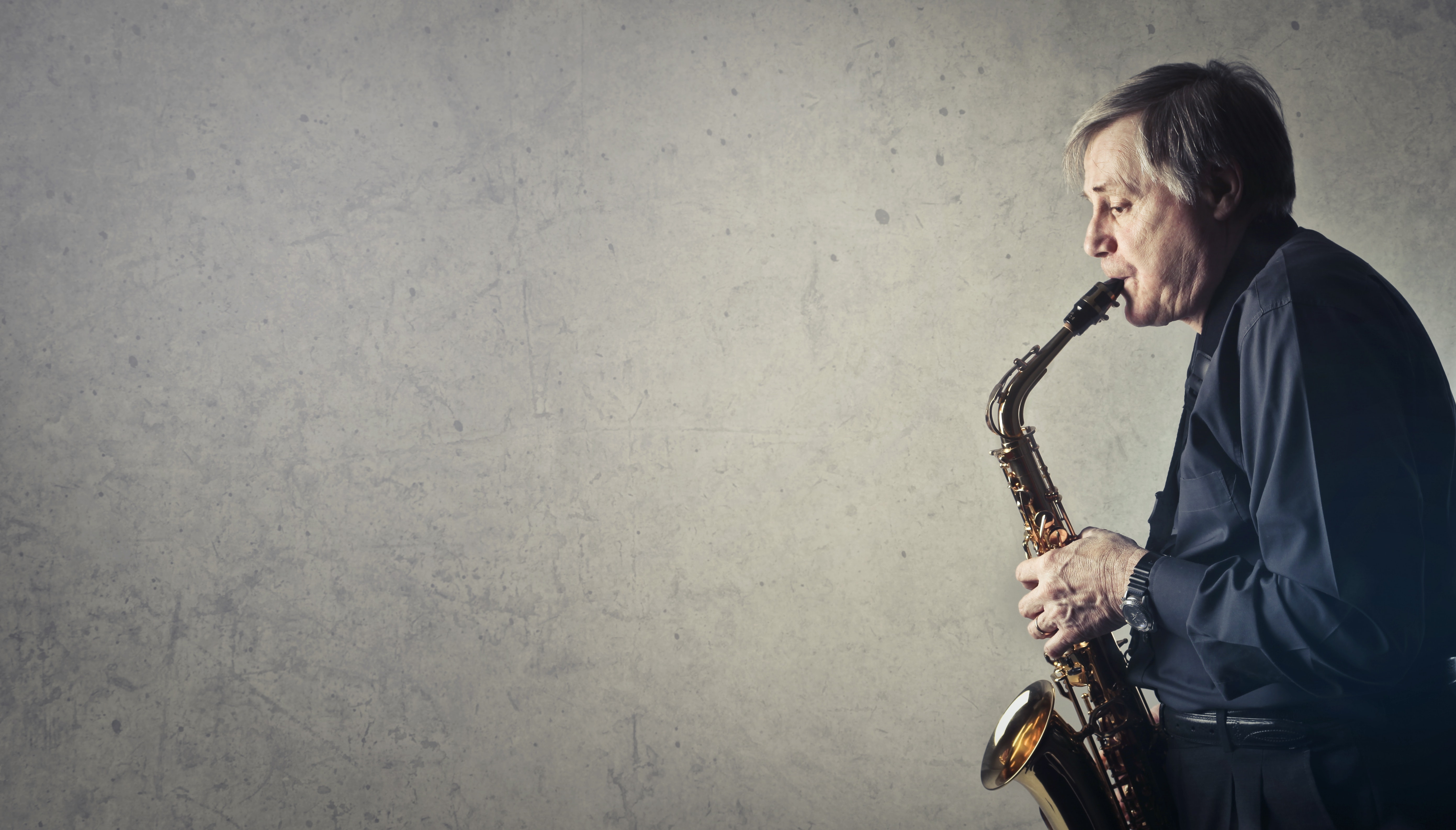 Mann som spiller jazz